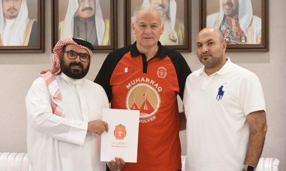 Željko Pavličević na predstavljanju u Bahreinu u klub Al-Muharraq SC