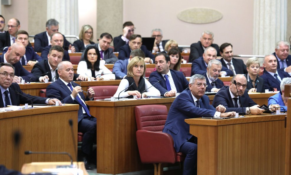 Protiv opoziva ministra Kujundžića glasalo je 79 zastupnika većine