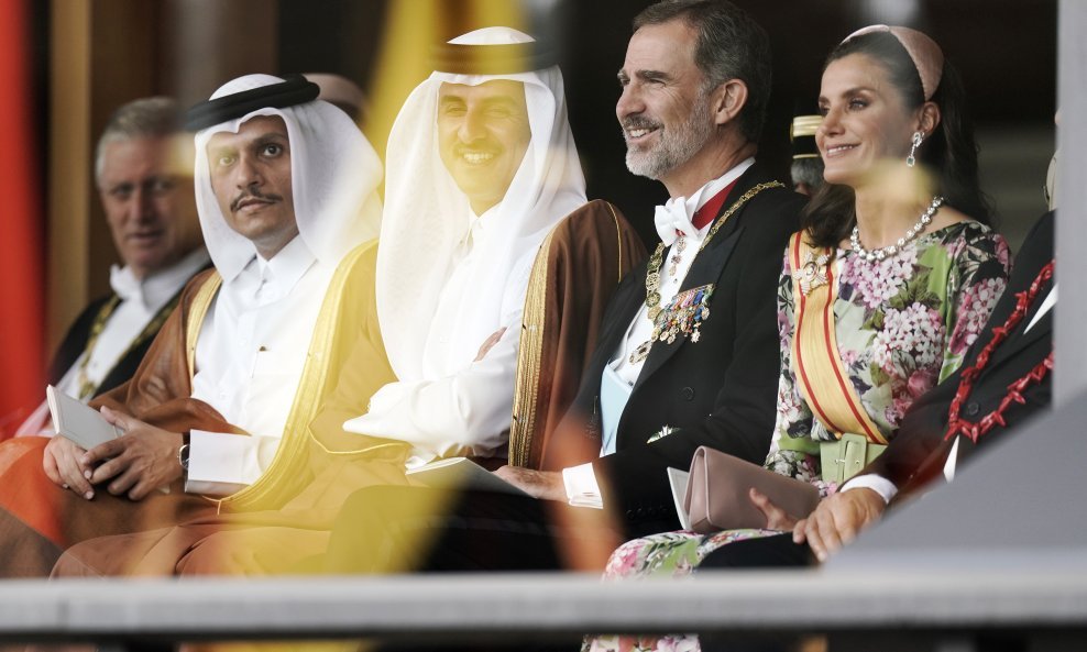 Španjolski kralj Felipe VI, kraljica Letizia, katarski emir Tamim bin Hamad Al Thani i njegov sin
