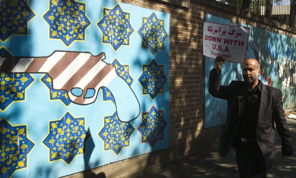 Iran, antiamerički mural