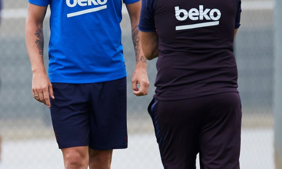 Trener Barce Ernesto Valverde i Ivan Rakitić