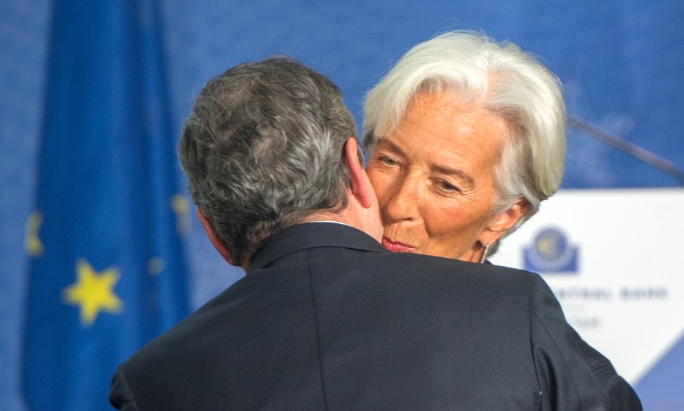 Mario Draghi predaje funkciju Christine Lagarde