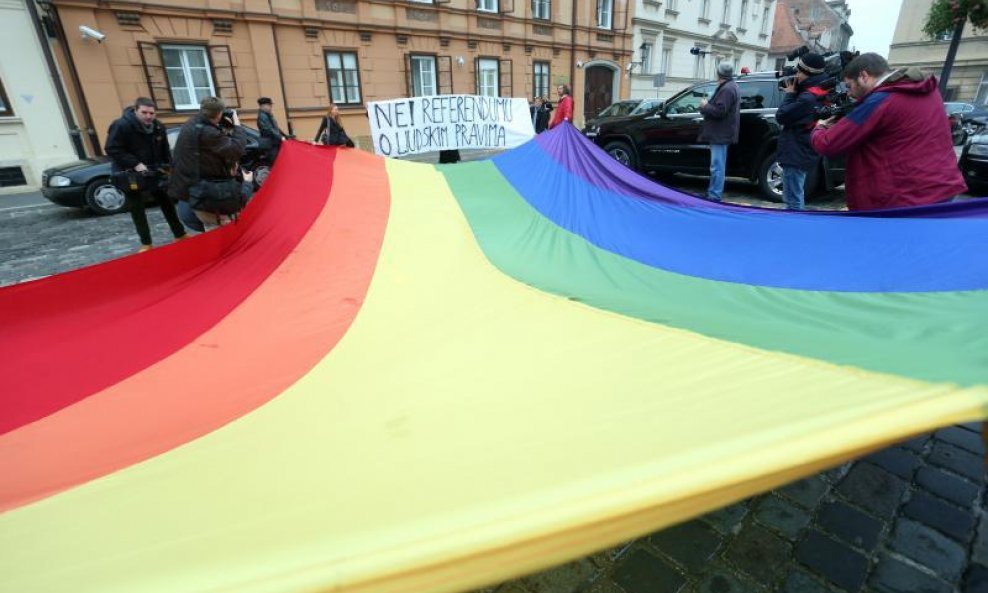 ne referendumu o ljudskim pravima lgbt ustavni sud