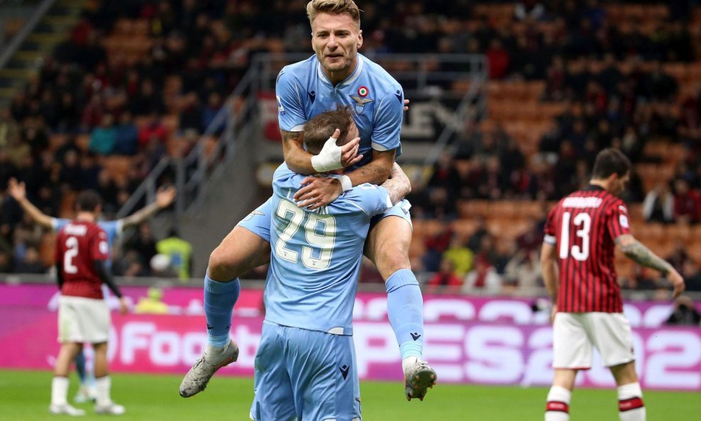 Ciro Immobile (u skoku) i Manuel Lazzari slave na San Siru