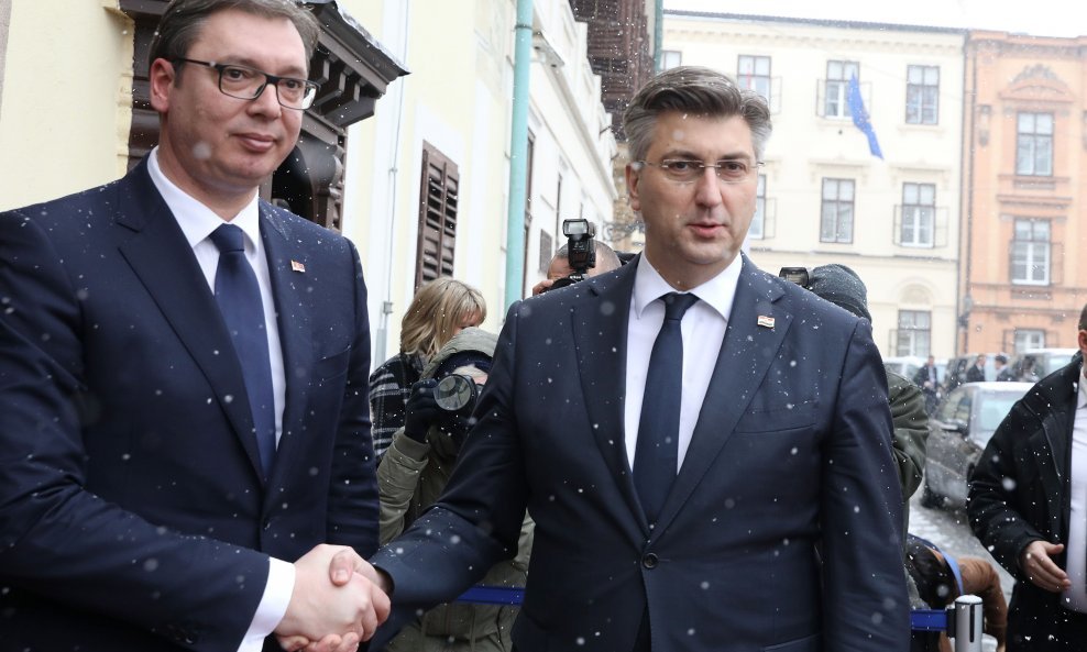 Aleksandar Vučić s Andrejom Plenkovićem na Markovu trgu prilikom posjeta Hrvatskoj 2018.