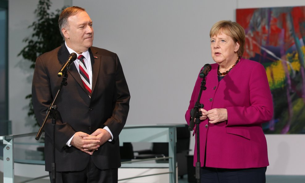 Mike Pompeo i Angela Merkel