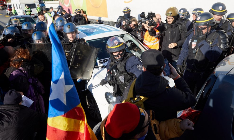 Francuska policija rastjeruje Katalonce