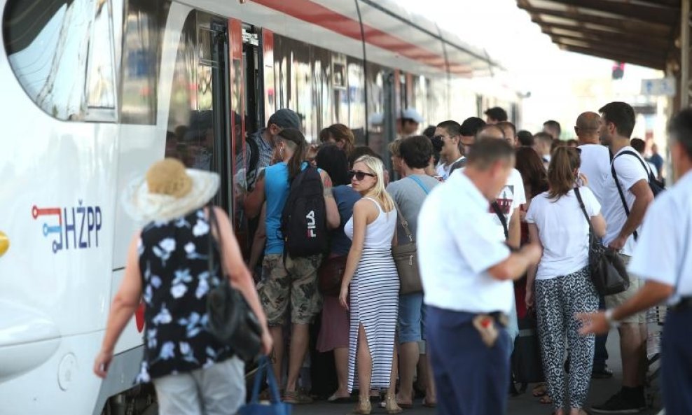 Gužva na Glavnom željezničkom kolodvoru u Zagrebu