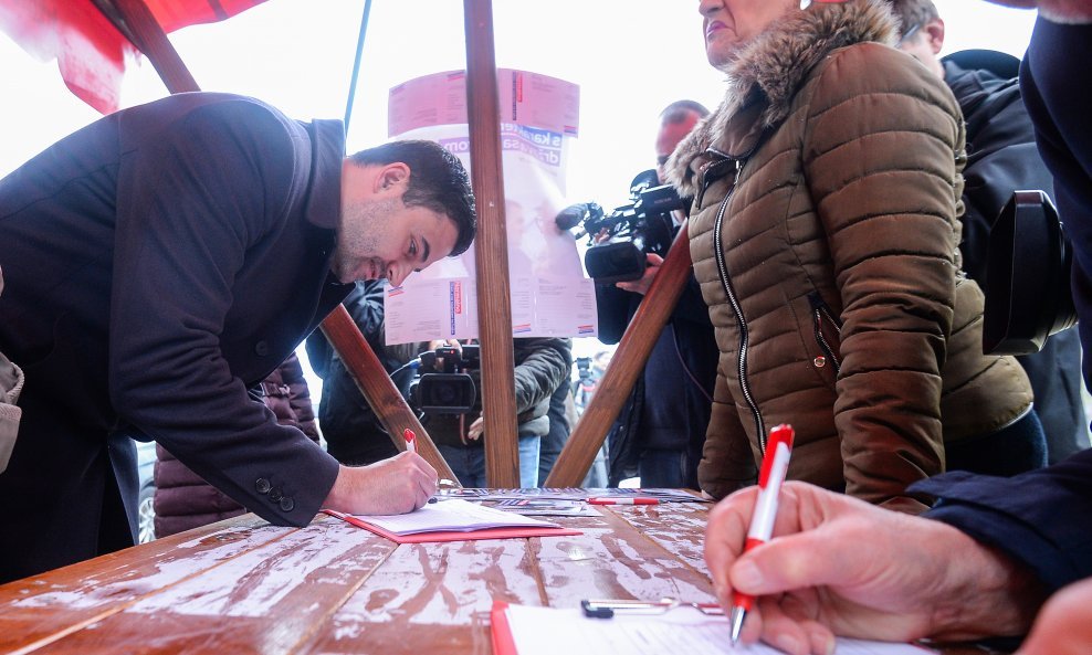 Davor Bernardić potpisom podržao predsjedničku kandidaturu Zorana Milanovića
