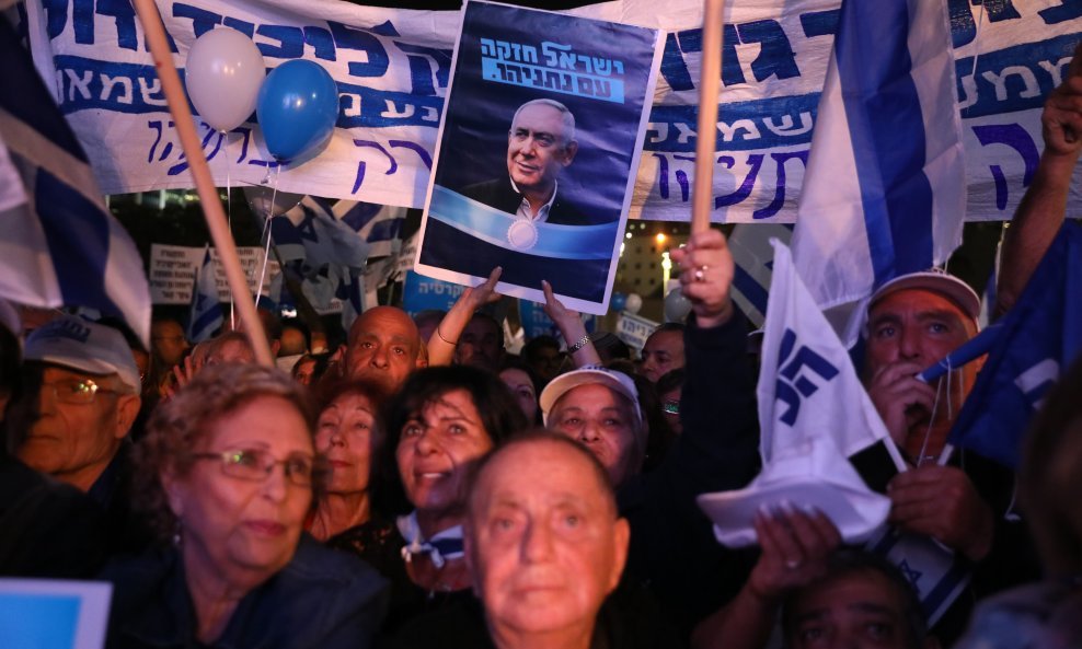 Tisuće ljudi u Tel Avivu pružile potporu Netanyahuu