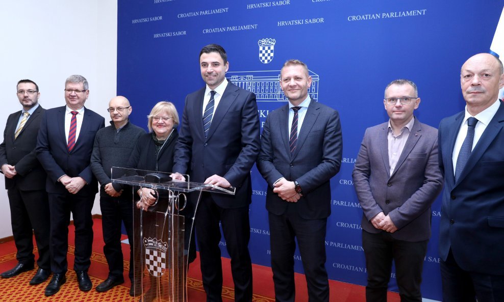 Arsen Bauk, Mirando Mrsić, Goran Aleksić, Anka Mrak-Taritaš, Davor Bernardić, Krešo Beljak, Tomislav Žagar i Giovanni Sponza