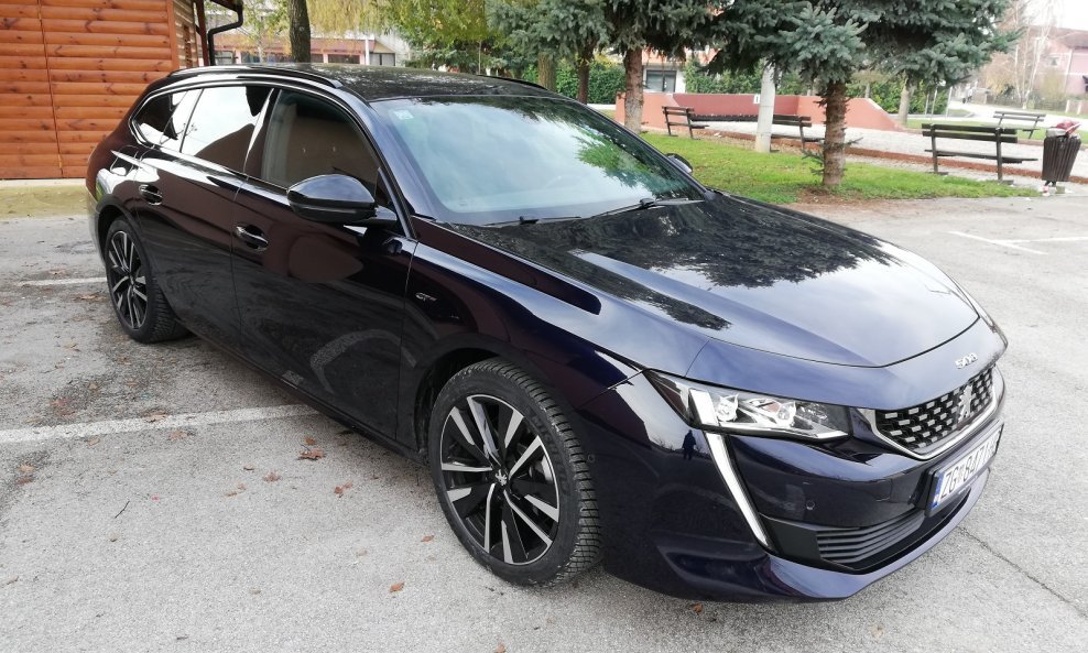 Peugeot 508 SW BlueHDi 180 S&S EAT8 GT line je i po opremi i prema izgledu jedan od najljepših karavana na tržištu