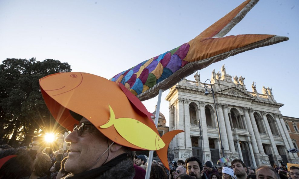 Tisuće Talijana u Rimu prosvjedovalo na skupu "Sardina" protiv desničarskog populizma, 14. prosinca 2019