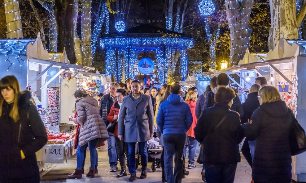 Adventski ugođaj na Zrinjevcu u Zagrebu