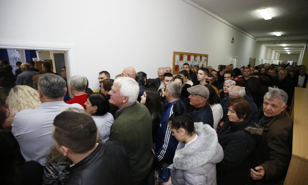 Gužve na glasačkom mjestu u Mostaru