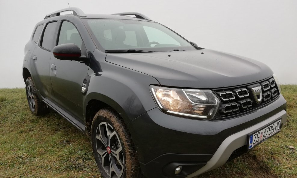 Dacia Duster je jako jednostavan, ali zanimljiv terenac čak i u verziji s pogonom na samo dva kotača