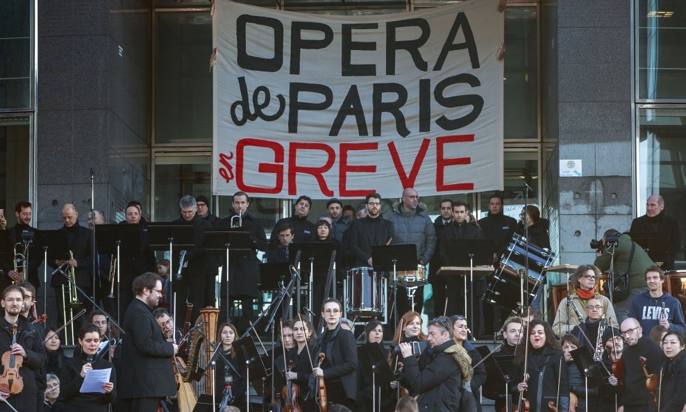 Glazbenici pariške Opera Bastille prekinuli štrajk koncertom na otvorenom