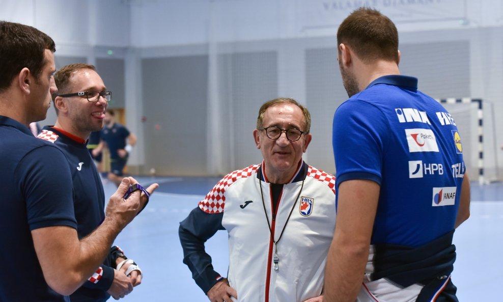 Izbornik hrvatskih rukometaša Lino Červar i suradnici