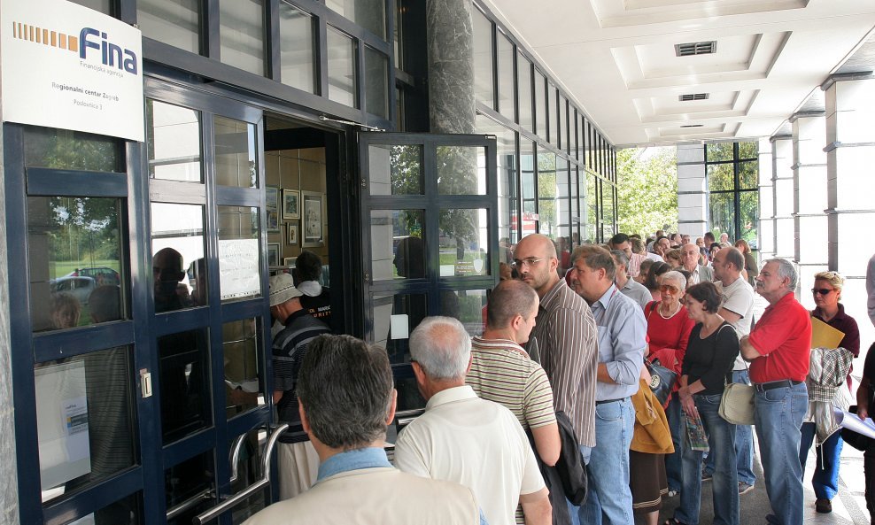 Sindikat državnih i lokalnih službenika i namještenika Hrvatske upozorio je kako je blokirano pet posto državnih službenika i namještenika