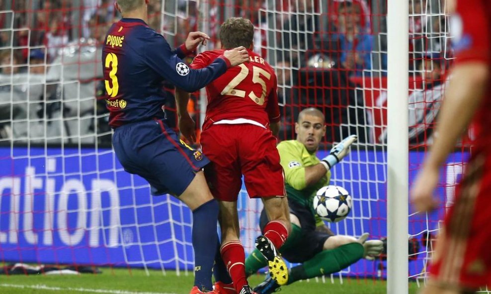 Bayern - Barcelona 06 (Thomas Mueller, Gerard Pique, Victor Valdes)