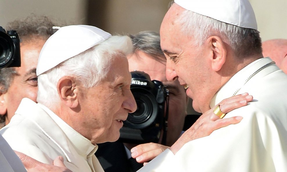 Papa u miru Benedikt XVI. i papa Franjo