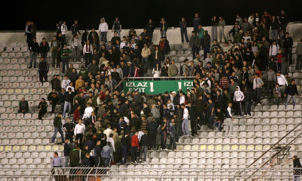 Torcida odlazi s utakmice Hajduk - Moslavina