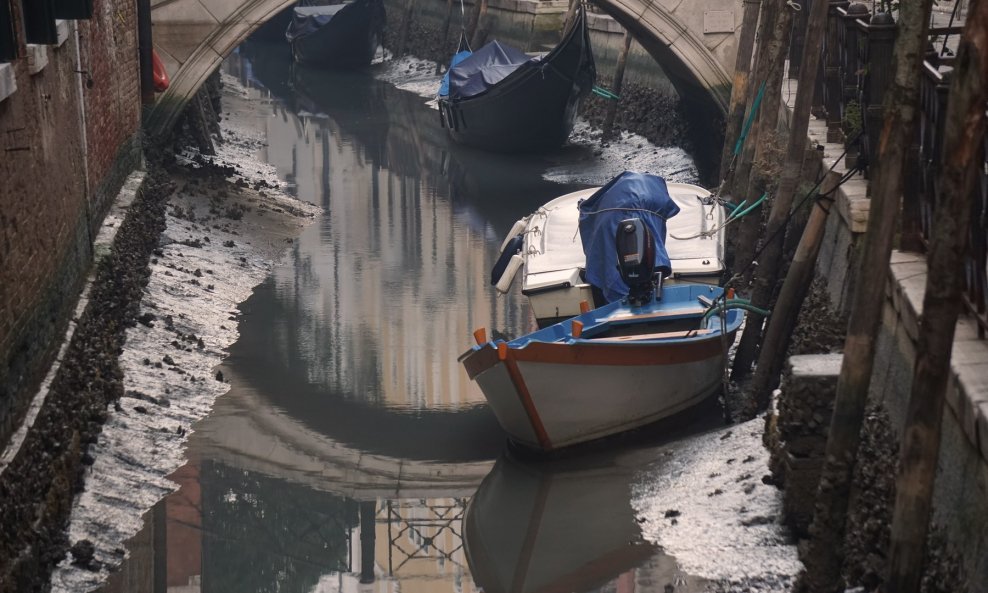 U Veneciji su kanali gotovo presušili