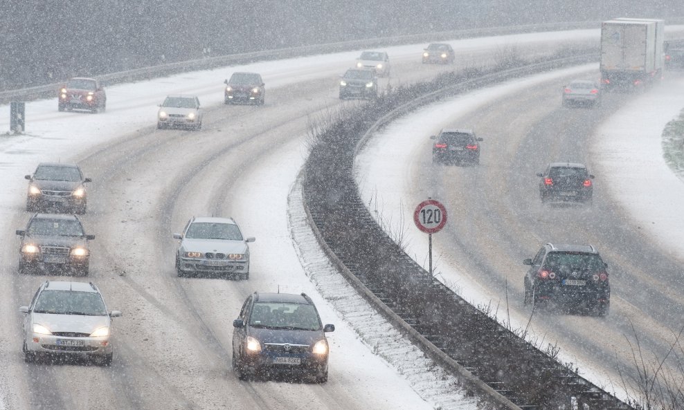 Uvjeti vožnje u zimskim uvjetima daleko su složeniji nego ljeti