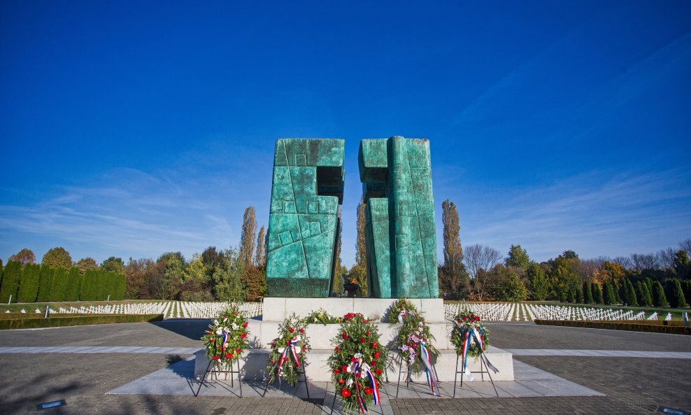 Memorijalno groblje u Vukovaru / ilustracija