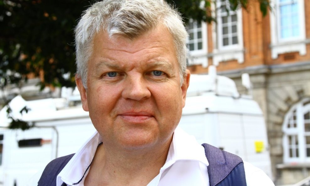 Adrian Chiles nedavno je u kolumni izrazio zadovoljstvo činjenicom da u eri Brexita posjeduje hrvatsku putovnicu