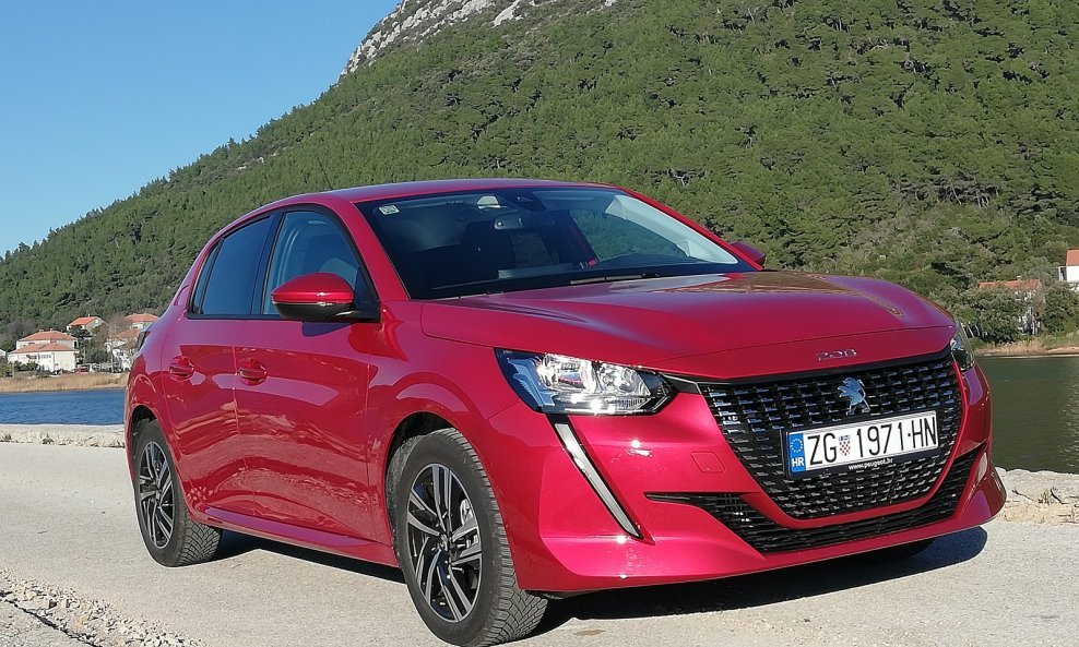 Peugeot 208 Allure BlueHDi 100 S&S se pokazao izvrsnim i na dužim putovanjima