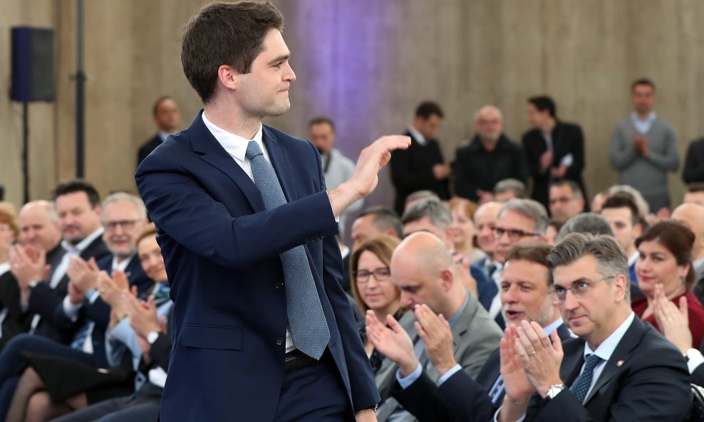 Karlo Ressler na predstavljanju kandidata za EU parlament, tad još pod budnim okom svoga mentora Plenkovića