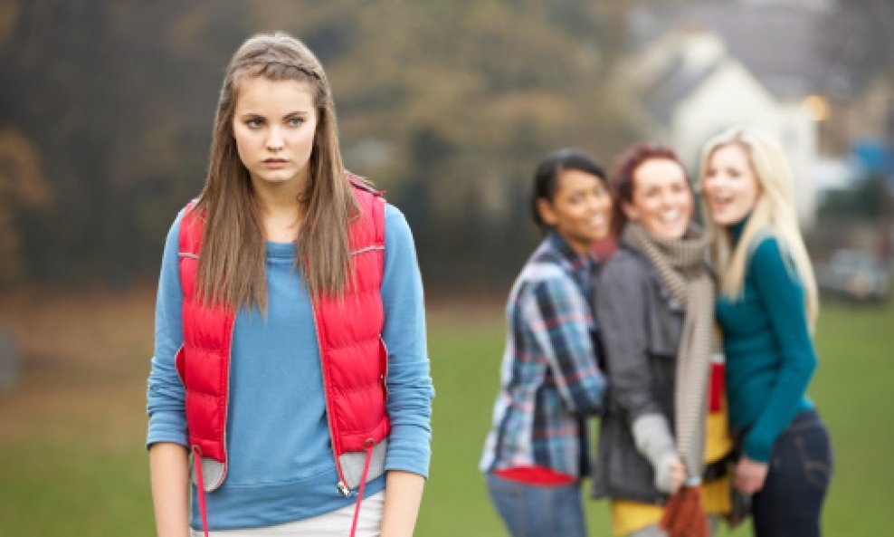 zadirkivanje bullying tinejdžeri