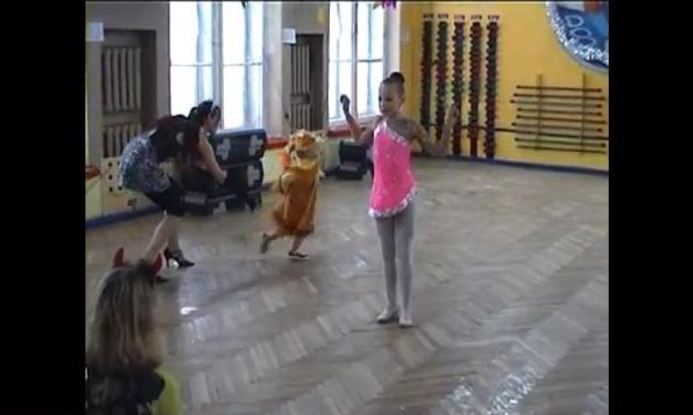 gimnastičarka lisica funvideo