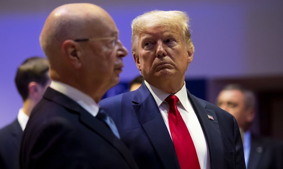 Osnivač i predsjednik Svjetskog ekonomskog foruma Klaus Schwab s američkim predsjednikom Donaldom Trumpom na 50. godišnjem sastanku WEF-a u Davosu 21. siječnja 2020.