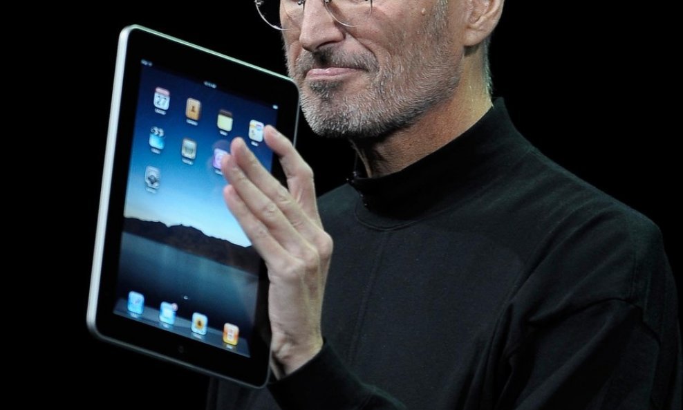 'iPad je naša najnaprednija tehnologija u čarobnom i revolucionarnom uređaju po nevjerojatnoj cijeni', pohvalio se tada Steve Jobs
