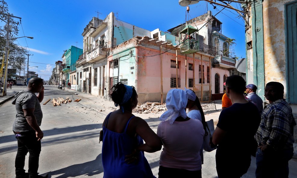 U Havani su ljudi izašle na ulice nakon evakuacija zgrada