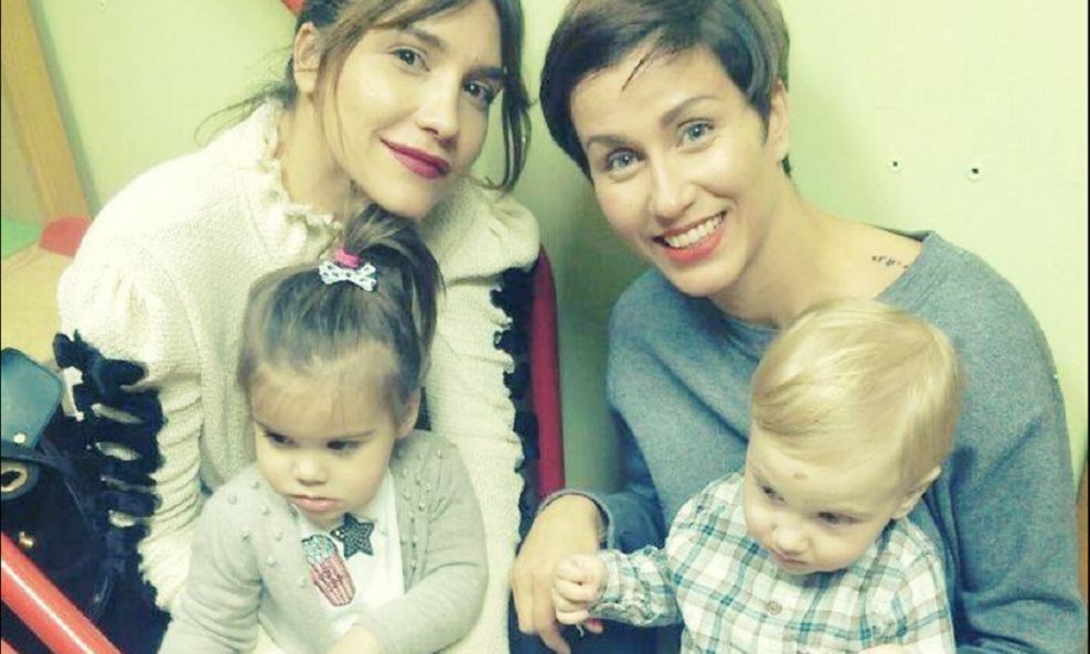 Ana Gruica i Marijana Batinić s djecom Enom i Maratom