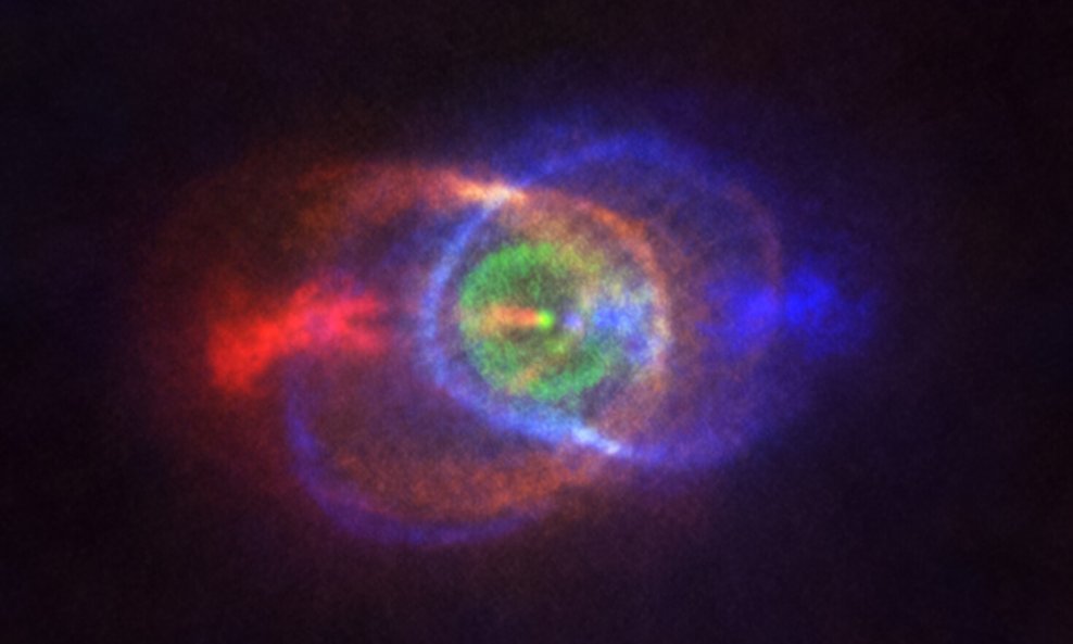 Bitka binarnog zvjezdanog sustava HD101584, snimljena  radioteleskopom ALMA