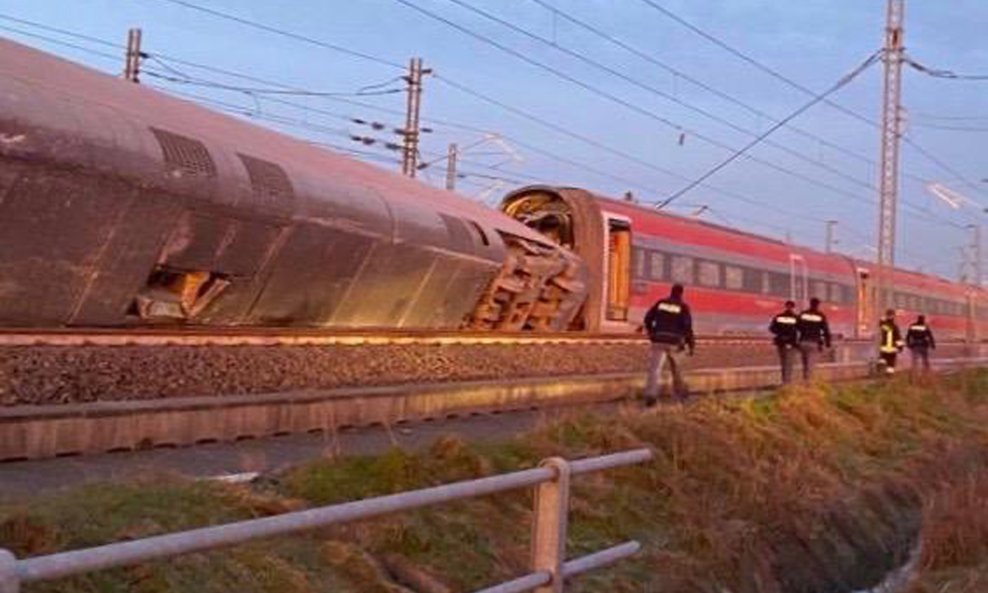 Iskakanje vlaka iz tračnica kod Milana