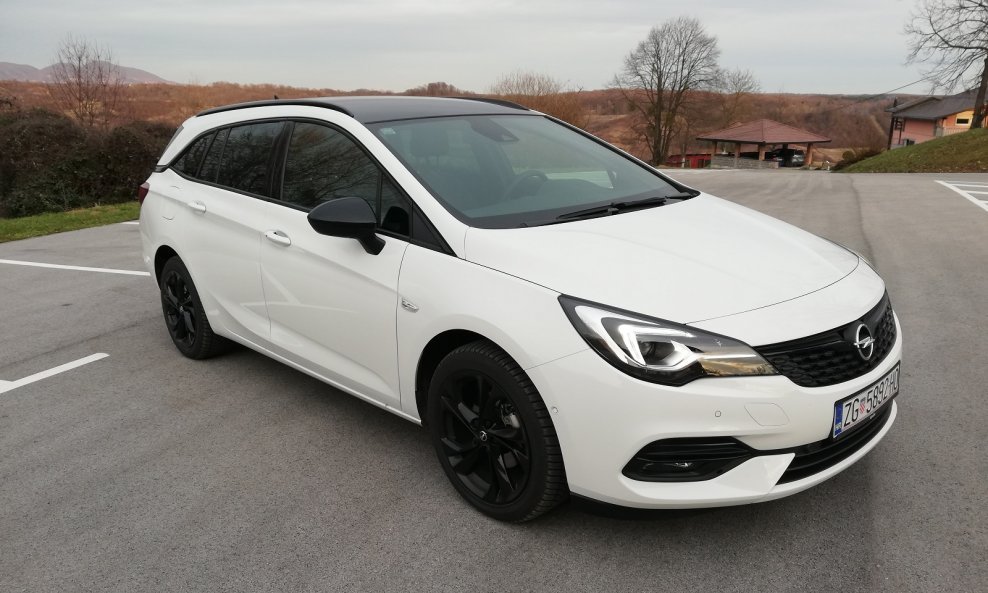 Opel Astra Sports Tourer je izvrstan karavan, koji nadilazi okvire kompaktnog obiteljskog automobila