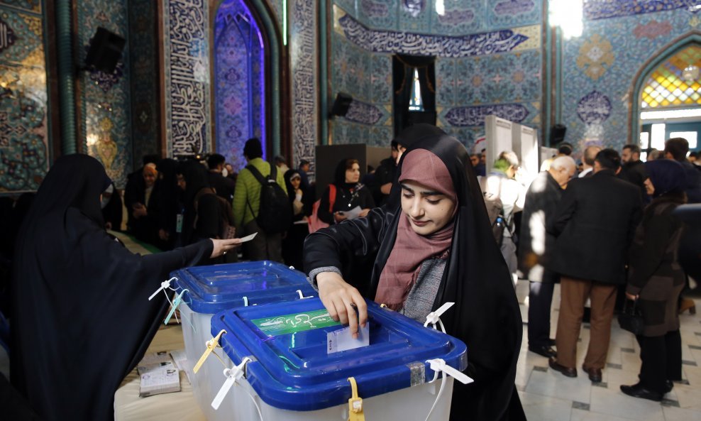 Iranci glasaju na parlamentarnim izborima
