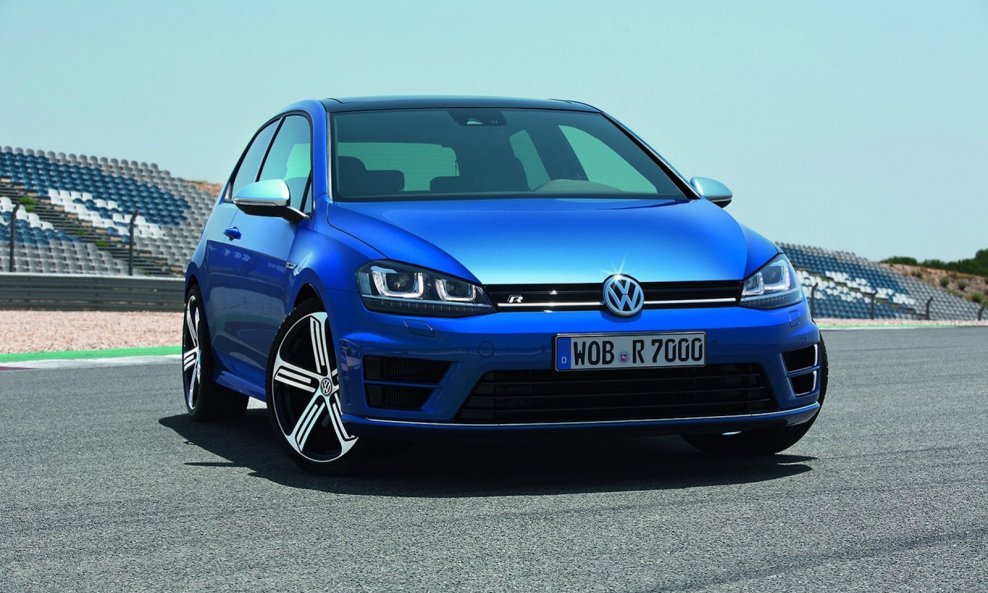 Volkswagen-Golf-R-1[3]