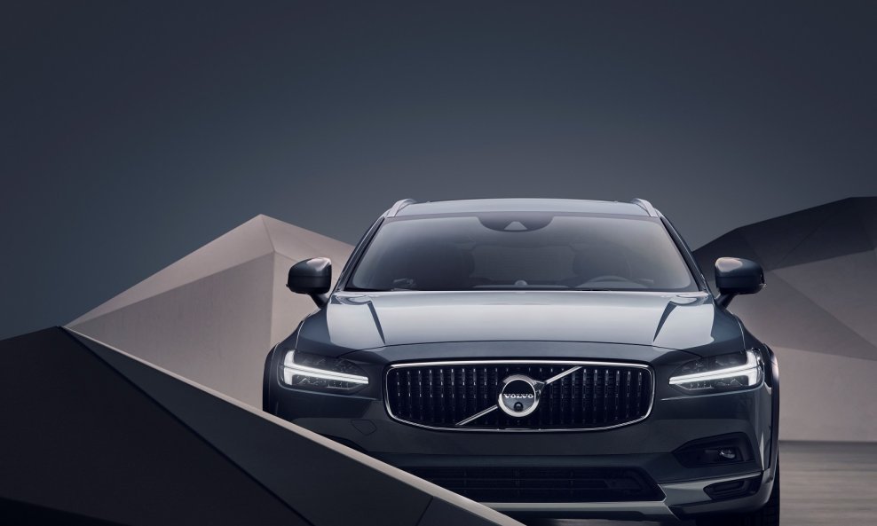 Volvo je osvježio modele S90 i V90 i sada su svi modeli ovog švedskog proizvođača elektrificirani