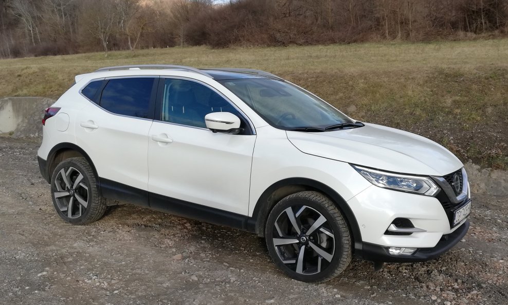 Nissan Qashqai 1.7dCi 150 CVT 4WD Tekna ozbiljan je automobil, podjednako sposoban i siguran