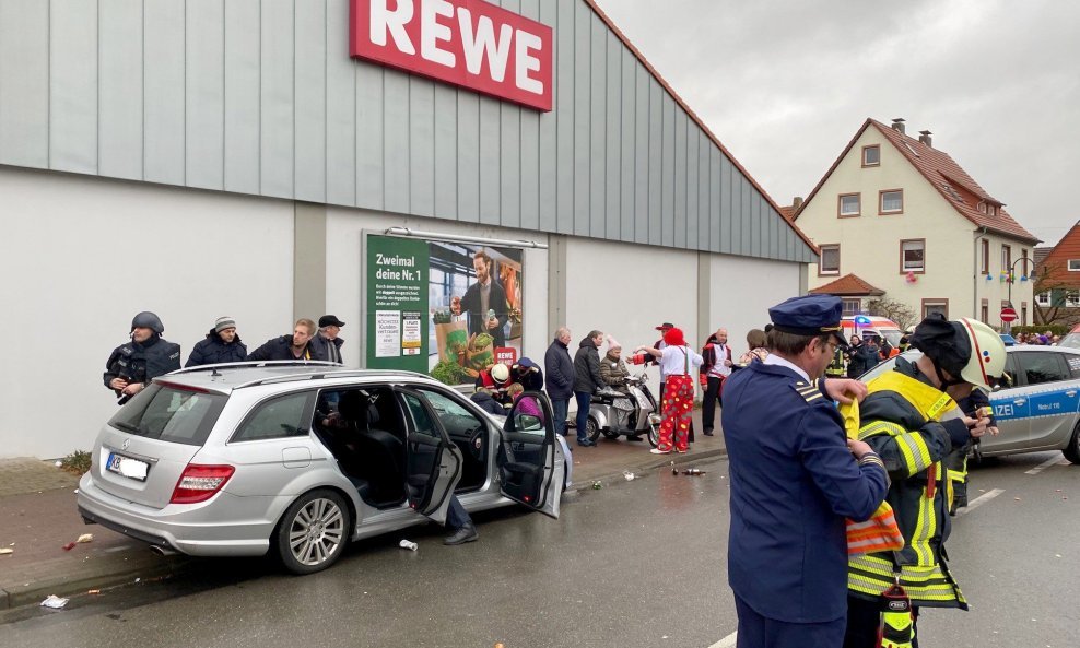 Ozlijeđeno više od 50 ljudi, uključujući 18 djece.