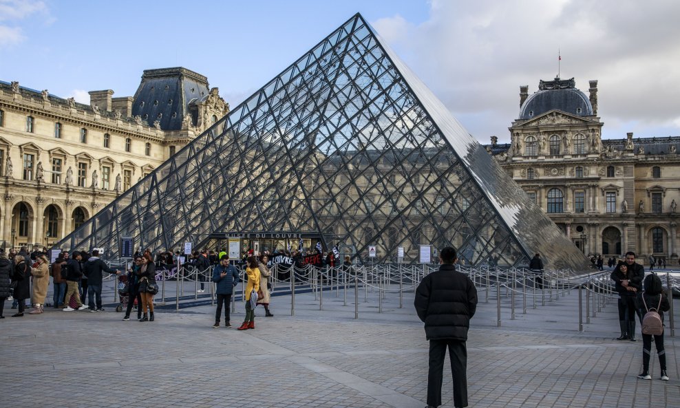 Muzej Louvre u Parizu