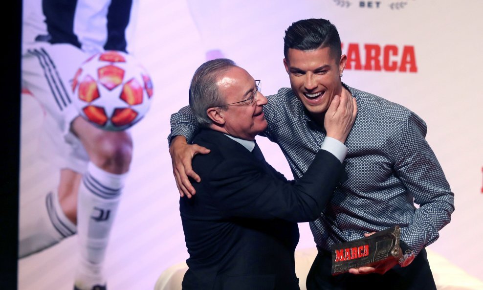 Cristiano Ronaldo (desno) i Florentino Perez
