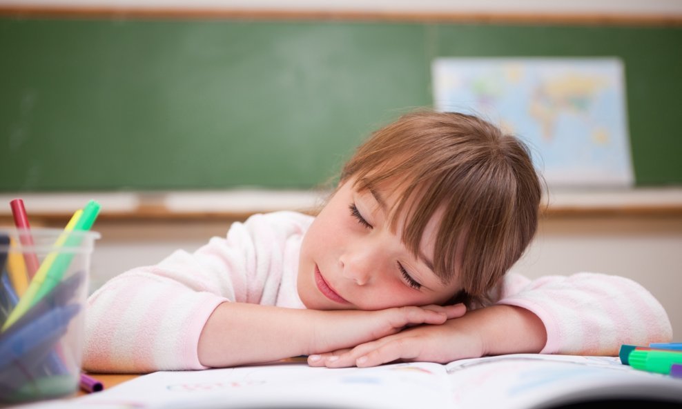 Pospano dijete spavanje škola učenje