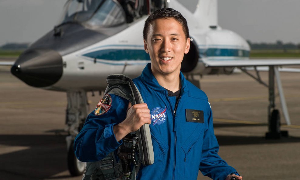 Jonnyja Kima NASA je izabrala kao jednog samo 12 budućih astronauta; zahtjev je podnijelo oko 18.300 potencijalnih kandidata
